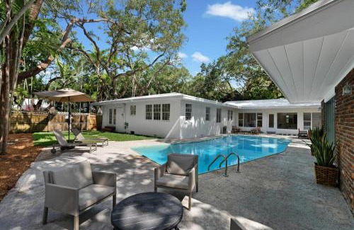 Southwest Coconut Grove Casa | Memory Lane Cozy Home with Pool Lush South Miami