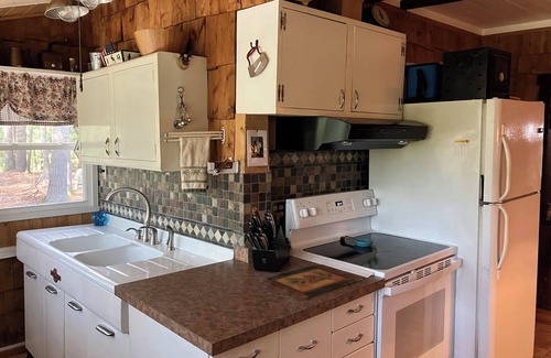 Lake Luzerne-Hadley Cabina | Memory Maker Cabin w private lakeside dock - 10 miles from Lake George