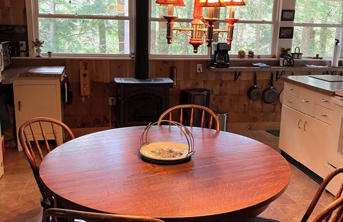 Lake Luzerne-Hadley Cabina | Memory Maker Cabin w private lakeside dock - 10 miles from Lake George