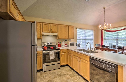 Lakes of Forest Hill Casa | Memphis House w / Yard 25 minutos a la calle Beale!