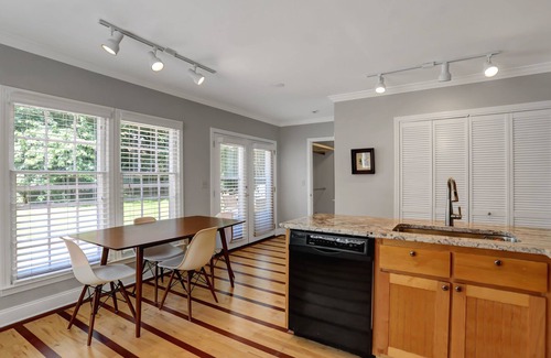 University District Casa | *Memphis themed house minutes away from Beale, Zoo, Museums!