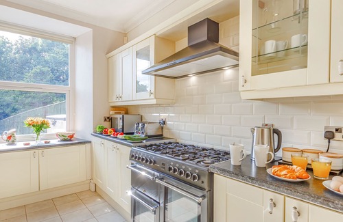 Brynrefail Cabaña | Menai View, LLANFAIRPWLLGWYNGYLL