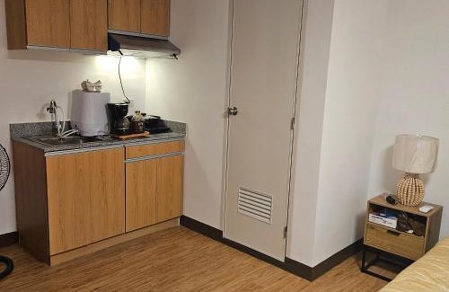 Las Pinas Cama Y Desayuno | Mench Staycation