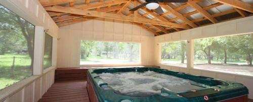 Fredericksburg Casa | Mendelbaum - Olive Cabin