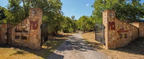 Fredericksburg Casa | Mendelbaum - Olive Cabin