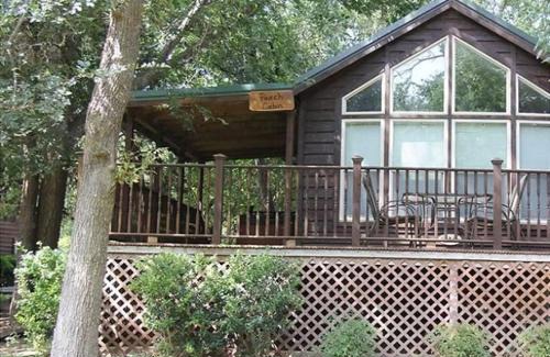 Fredericksburg Casa | Mendelbaum - Peach Cabin