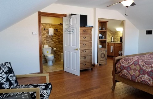 Fredericksburg Cama Y Desayuno | Mendelbaum Winery Loft West