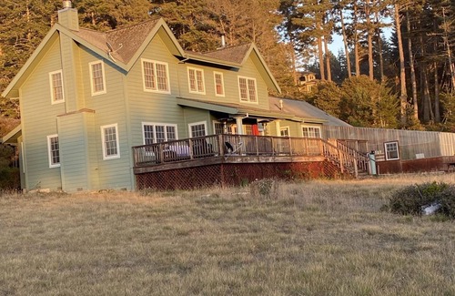 Mendocino Casa | MONTHLY MENDO LUXURY OCEAN VIEW COASTAL ESTATE, DOG FRIENDLY, 1 MILE TO VILLAGE!