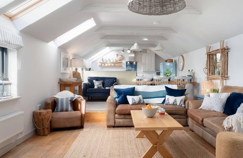 Trenance Casa | Menehay - a three bedroom house close to Mawgan Porth, sleeping 6 guests