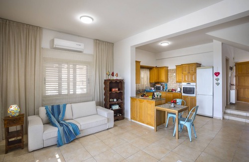 Meneou Casa | Meneou Beachfront Villa 5