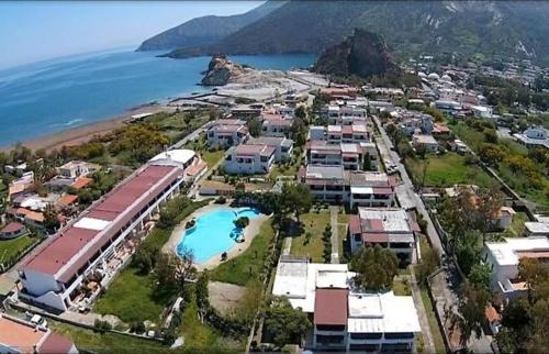 Vulcano Porto Apartamento | Menichetta 4 posti Bilo con piscina gratuita dall' 11 Luglio al 31 Agosto