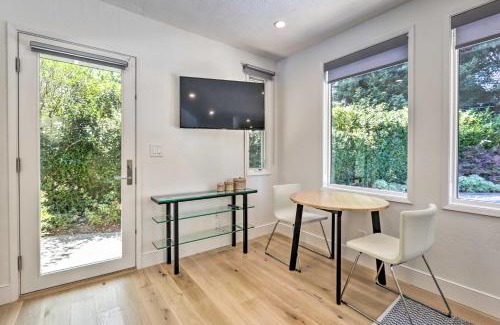 Linfield Oaks Apartamento | Menlo Park Studio about 2 Mi to Stanford University