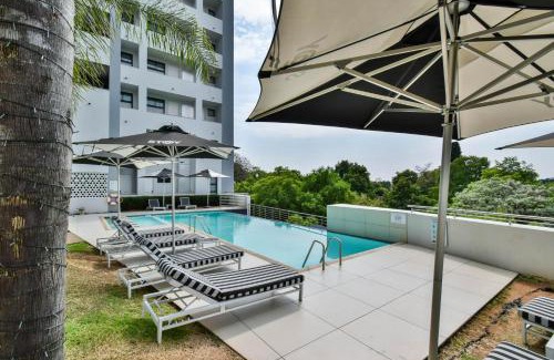 Pretoria Apartamento | Menlyn apartment with ensuit Regency Hotel