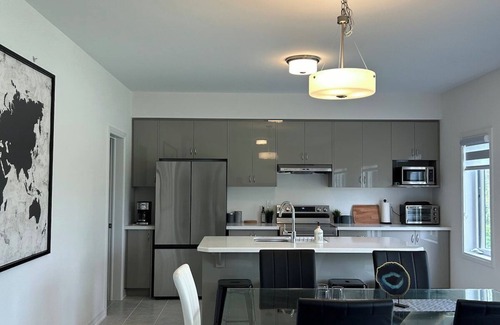 Cumberland Beach Casa | Menoke Modern Family Home with Game Room