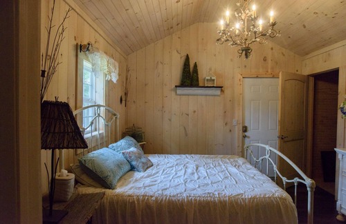 Mentone Cama Y Desayuno | Mentone Dreams Suite at The Hatter Cafe' and Country Inn Breakfast included
