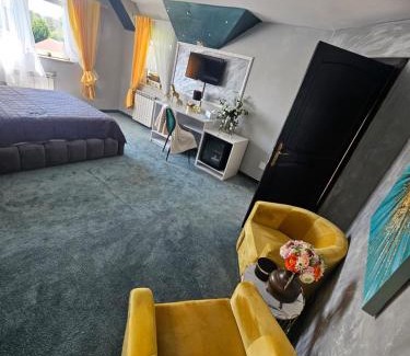 Albestii Paminteni Casa | Mera Holiday Inn