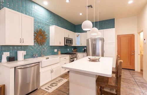 Menlo Park Casa | Mercado San Agustin | 2 BR 2.5 BA | Garage | Patio