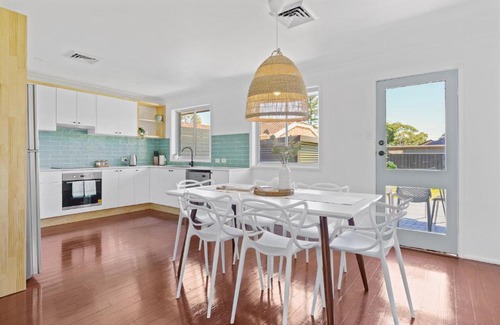 Umina Beach Casa | MERCAH 3min drive to Ettalong beach and restaurants