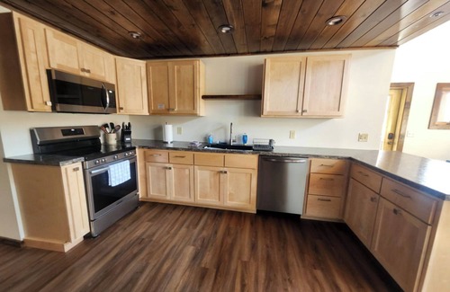 Mercer Casa | Mercer House on Major Snowmobile and ATV Trail
