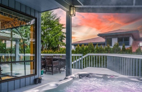 Mercer Island Casa | Mercer Island · Life on Lake Washington - A dream home for family gatherings
