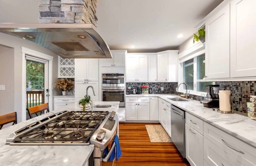 Mercer Island Casa | Mercer Island Modern Family-Friendly Home | I-90