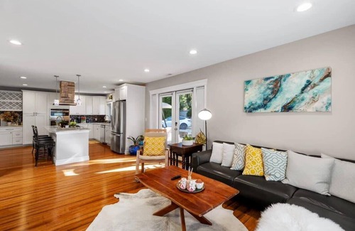 Mercer Island Casa | Mercer Island Modern Family-Friendly Home | I-90