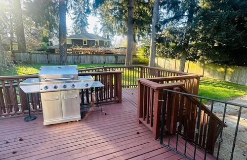 Mercer Island Casa | MercerIsland,largeyard,grill,fire pit