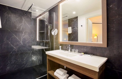 Les Puces de Saint-Ouen Hotel | Mercure Paris Saint-Ouen