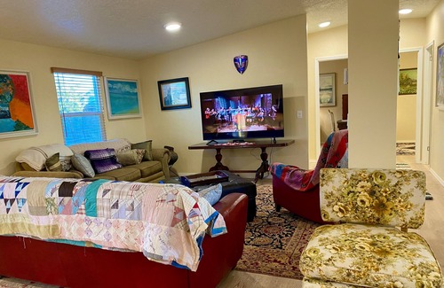 Truth or Consequences Casa | Mercury Mellow Manor... 5 Minutes from I-25. Private/Quiet/Immaculate Comfort