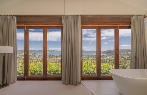 Cooks Beach Casa | Mercury Ridge - Secluded... Sun-drenched... Splendid.