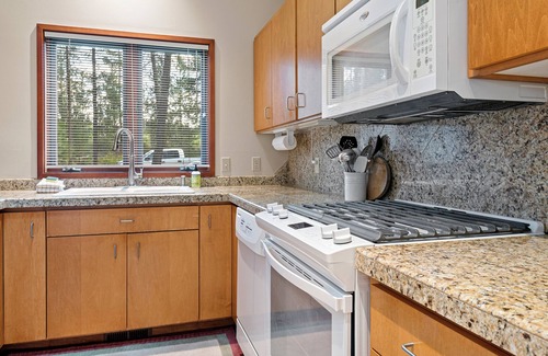 Overlook Park Casa | Meredith Lodging - Home with A/C, Dog Ok, Walking Distance to the SHARC!