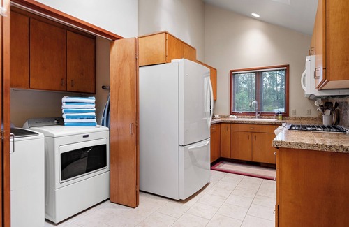 Overlook Park Casa | Meredith Lodging - Home with A/C, Dog Ok, Walking Distance to the SHARC!