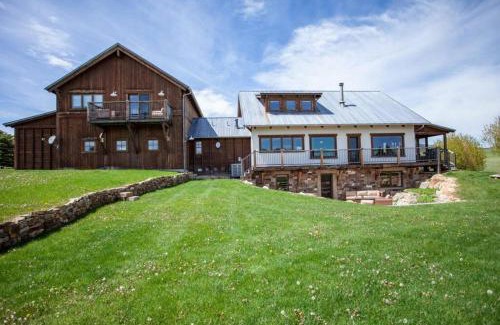 Livingston Casa | Meredith Ranch Chalet and Guest House