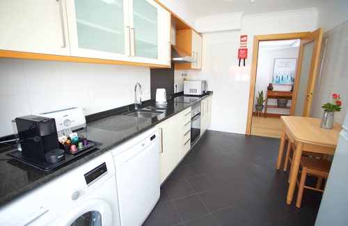 Carvoeira Apartamento | Meriteluna Mountain - A 18 min de Lisboa, con aparcamiento, AC y Wi-Fi Gratis.