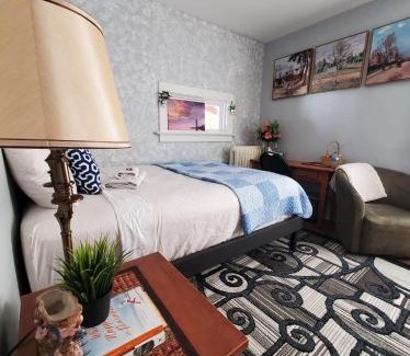 Winnipeg Casa | Merj's Guest House in Wolesly
