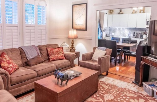 New Braunfels Villa | Merlot Villa at Zink Haus*1 Block to Comal River*Walk to Downtown NBTX