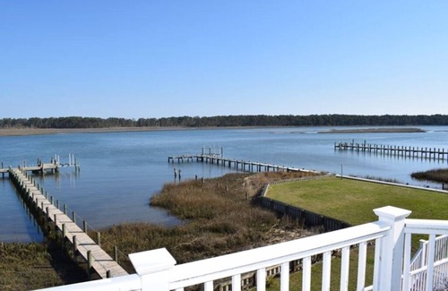 Piney Island Casa | Mermaid Manor-Water Lovers Paradise