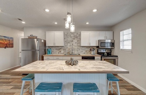 Fulton Casa | Mermaid's Landing 2 Bedroom Cottage by RedAwning