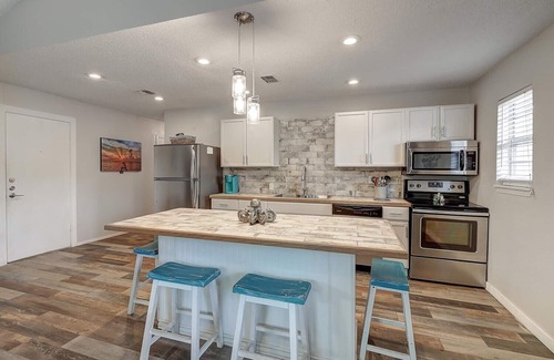 Fulton Casa | Mermaid's Landing 2 Bedroom Cottage by RedAwning