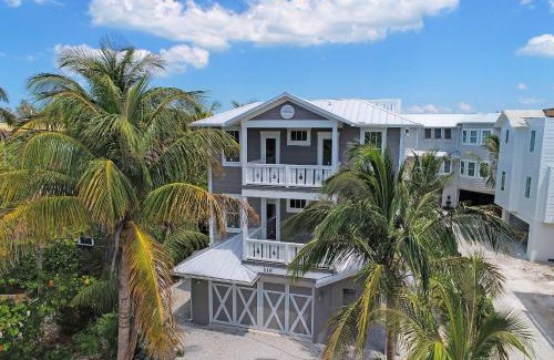Bradenton Beach Casa | Mermaid's Landing managed by Beach Retreats