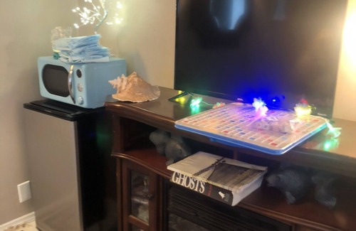 Englewood Apartamento | Mermaid Studio Apt. w/ Private Entrance *1 Mile from the Water! Pet Friendly!