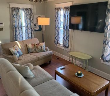 Norfolk - Virginia Beach Casa | Mermaids & Mutts bungalow