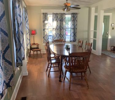 Norfolk - Virginia Beach Casa | Mermaids & Mutts bungalow