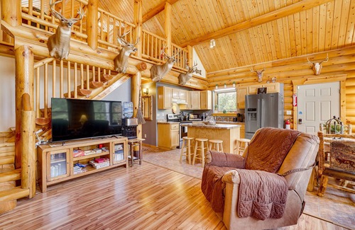 Hatfield Cabina | Merrillan Cabin w/ Fire Pit < 1 Mi to Lake Arbutus