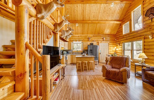 Hatfield Cabina | Merrillan Cabin w/ Fire Pit < 1 Mi to Lake Arbutus