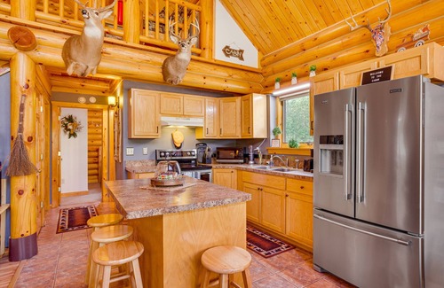 Hatfield Cabina | Merrillan Cabin w/ Fire Pit < 1 Mi to Lake Arbutus