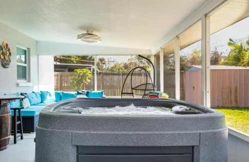 Hampton Homes Casa | Merritt Island Home with Spa - 8 Mi to Cocoa Beach!