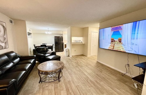 Merritt Island Apartamento | Merritt Island Sunset ~ Riverside Pool & Hot Tub