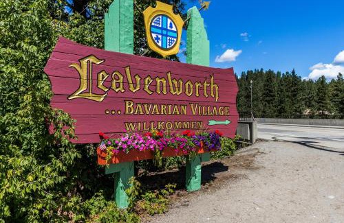 Leavenworth Casa | Merry Creekside Retreat