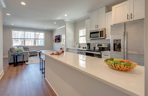 Melrose Cabaña | Merry Melrose -mins to Broadway- Sleeps 6